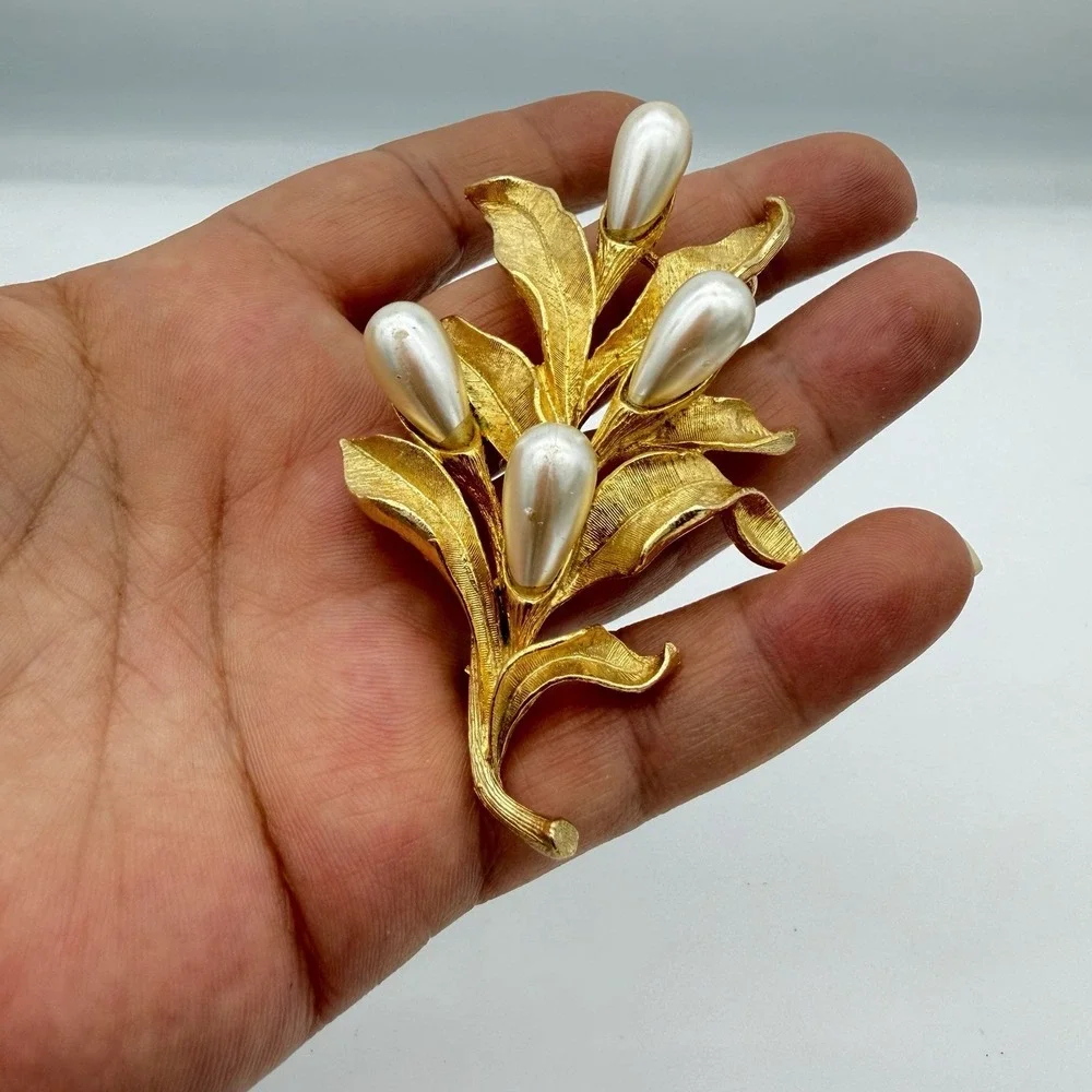 Vintage Signed ART Arthur Pepper Brooch Earring Set Baroque Faux Pearl Gold Tone